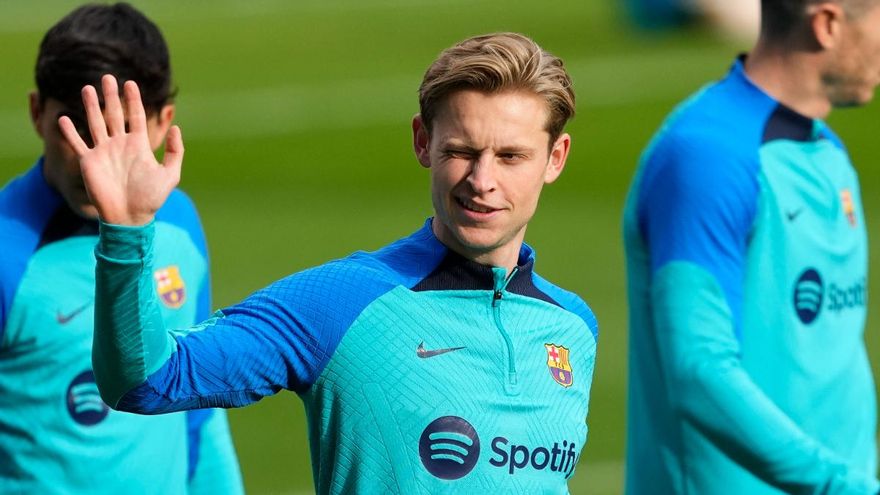 تقارير: برشلونة قد يفكر في بيع فرينكي دي يونغ في حالة تلقي عرض استثنائي