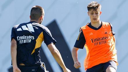 Arda Güler entrenando con el Real Madrid