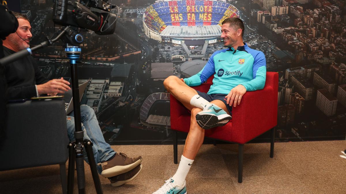 FC Barcelona |  Xavi: «Sería bueno saber cómo queda la sanción de Lewandowski»
