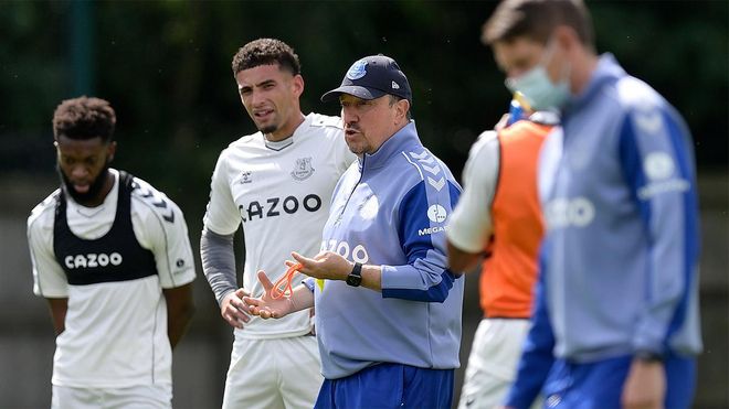 Rafa Benítez dirigiendo un entrenamiento del Everton Rafa Benítez dirigiendo un entrenamiento del Everton