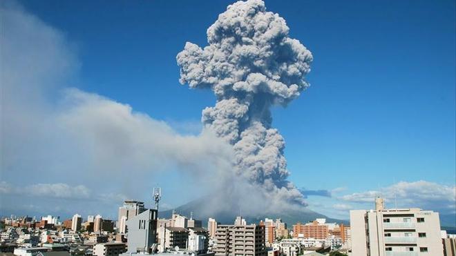 Alerta máxima por la erupción del volcán Sakurajima en Japón