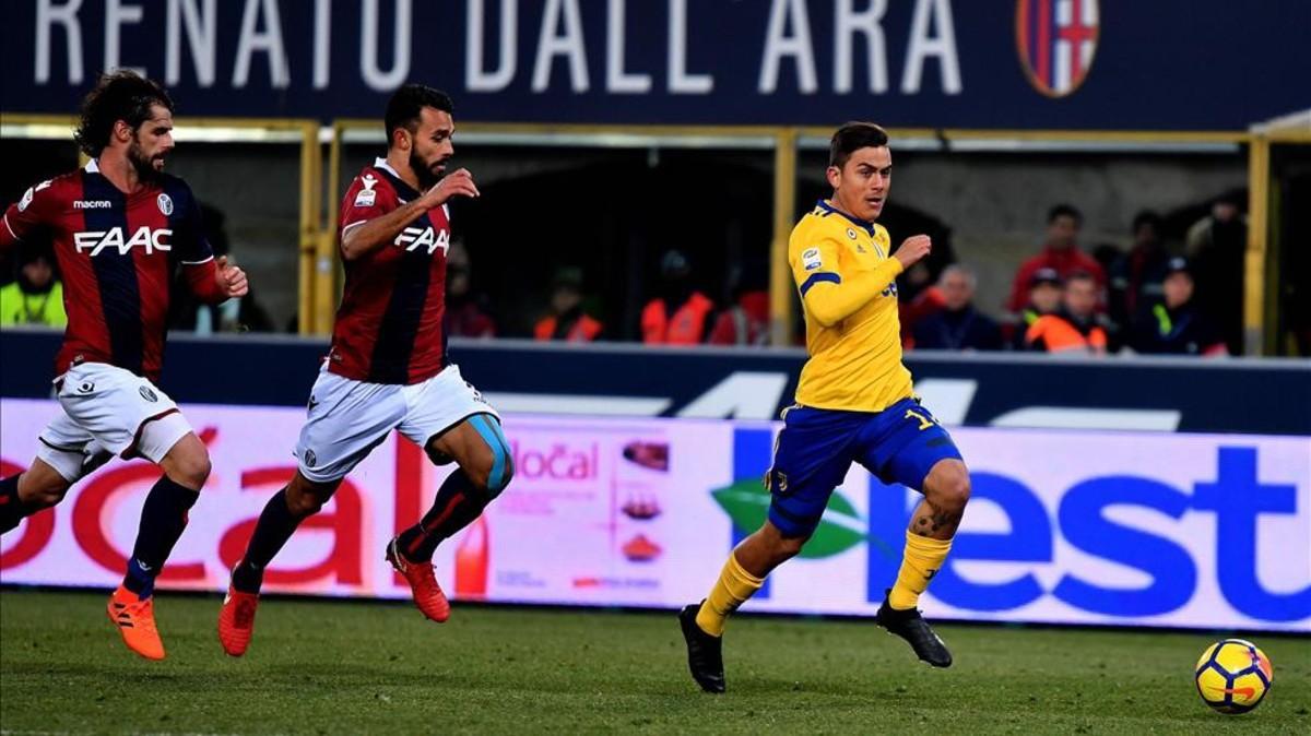Dybala durante el encuentro entre Bolonia y Juventus