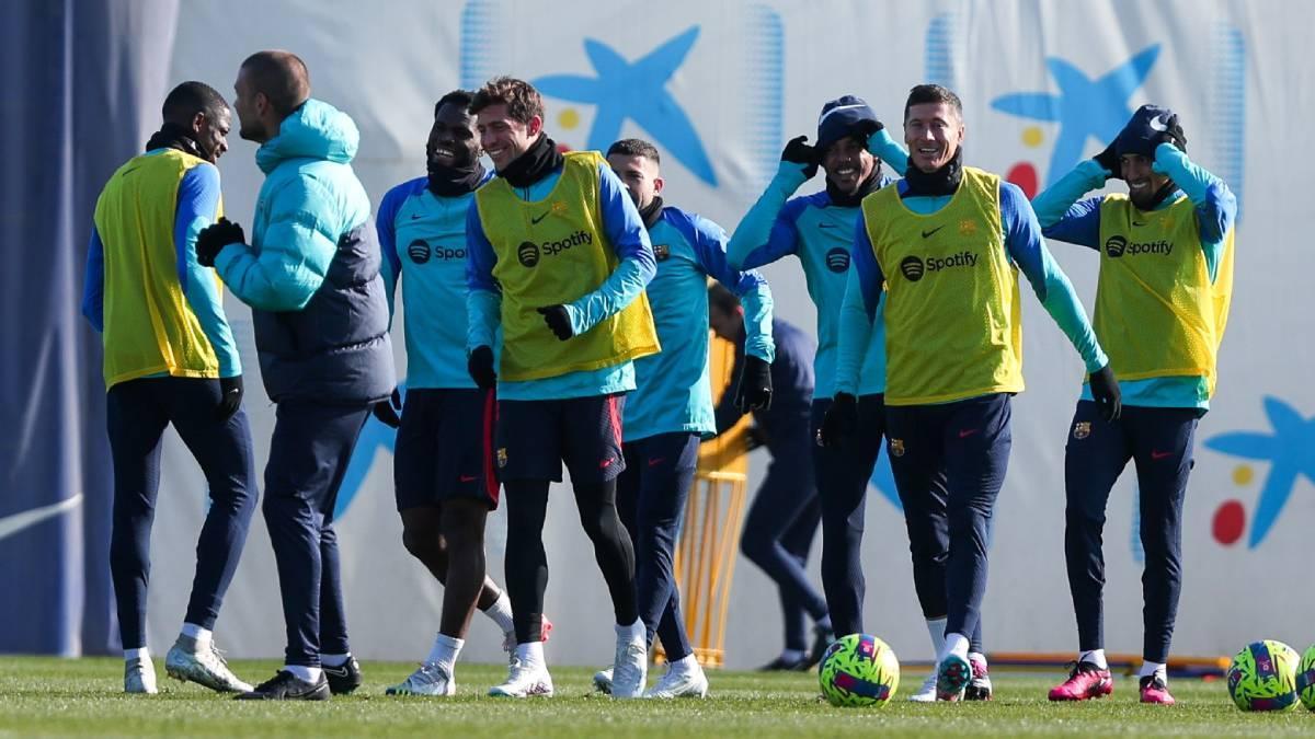 Imagen posterior al caño que Koundé le tiró a Dembélé en la sesión Imagen posterior al caño que Koundé le tiró a Dembélé en la sesión