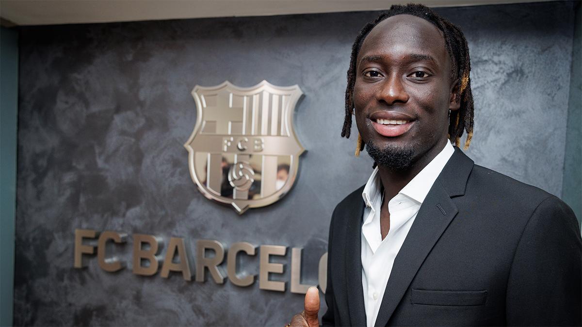 Alpha Diounkou firma su contrato con el Barça
