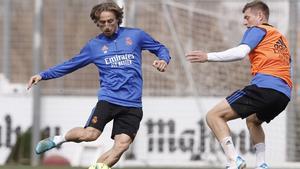 Modric y Kroos son fijos en el esquema de Ancelotti