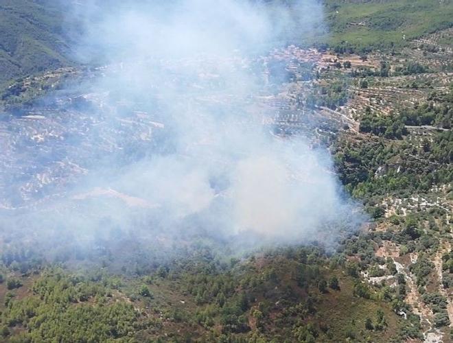 Dieciocho medios trabajan en la extinción de un incendio en Albacete