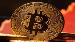 Bitcoin vuelve alcanzar el valor de antes de la caída de mayo