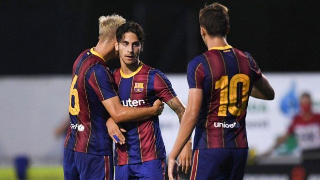 Ludovit Reis celebra el gol del empate con Oriol Busquets y Nico Ludovit Reis celebra el gol del empate con Oriol Busquets y Nico