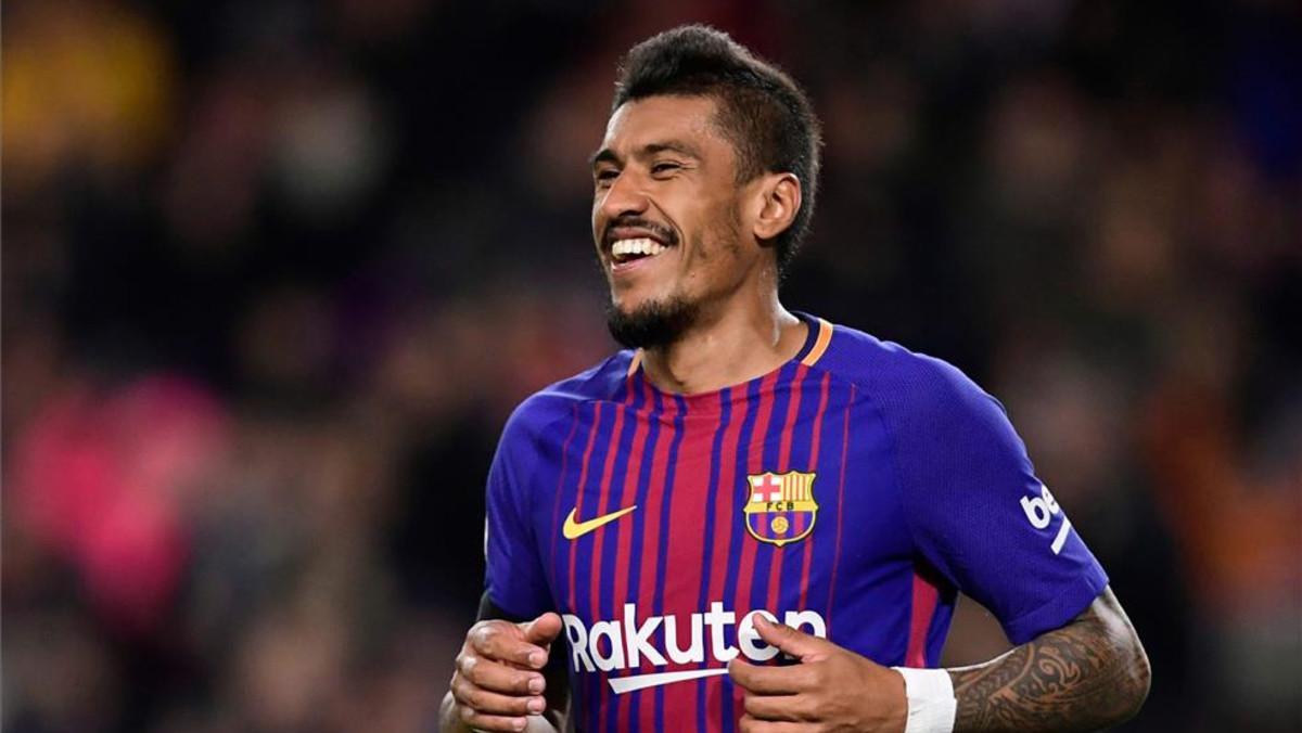 Paulinho pit stop ahead of Barcelona v Chelsea at the Bridge