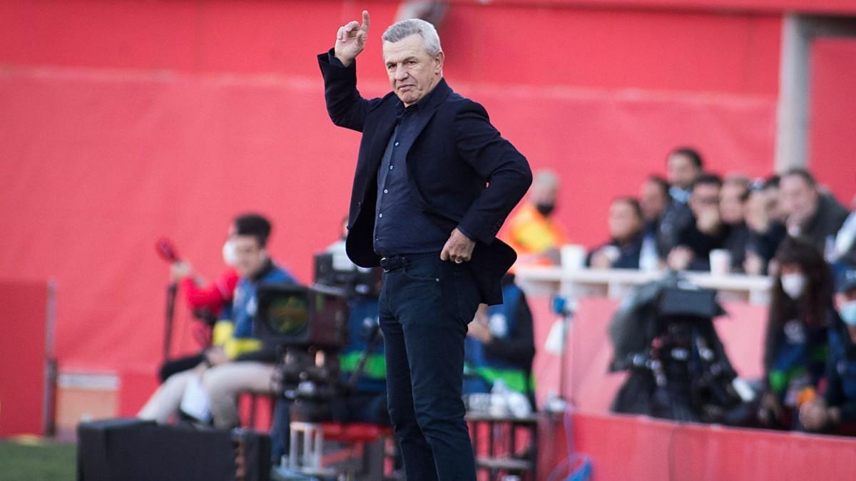 Javier Aguirre, durante el duelo frente al Atlético de Madrid Javier Aguirre, durante el duelo frente al Atlético de Madrid