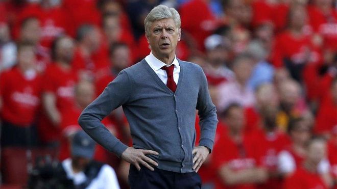 Wenger durante un partido de la Premier League ante el Burnley en el Emirates Stadium Wenger durante un partido de la Premier League ante el Burnley en el Emirates Stadium