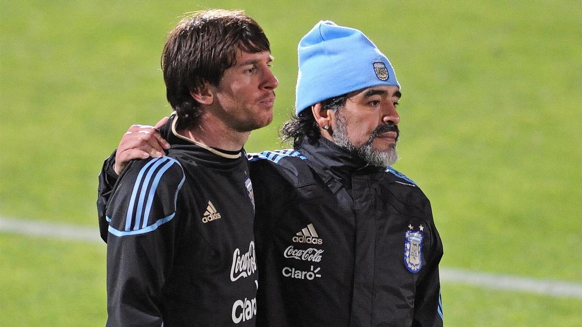 Messi la pasa y la recibe Maradona: Las imágenes inéditas de un calentamiento de pura fantasía
