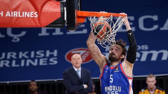 Sanli, durante un partido con Efes Sanli, durante un partido con Efes