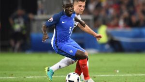 NGolo Kanté (izquierda) con Amir Abrashi durante el Francia-Albania de la Eurocopa 2016 NGolo Kanté (izquierda) con Amir Abrashi durante el Francia-Albania de la Eurocopa 2016
