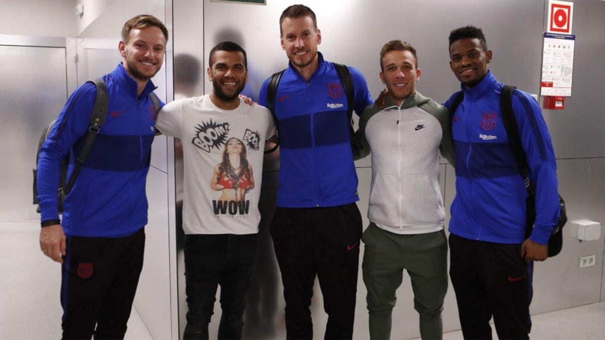 Alves ha visitado a sus amigos del Barça