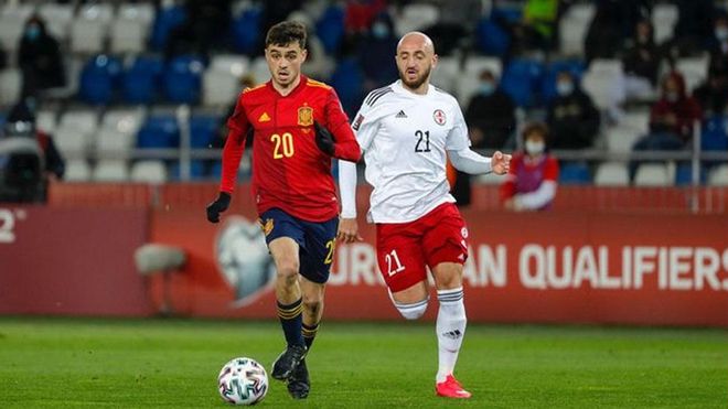 Pedri, en acción con la selección absoluta Pedri, en acción con la selección absoluta