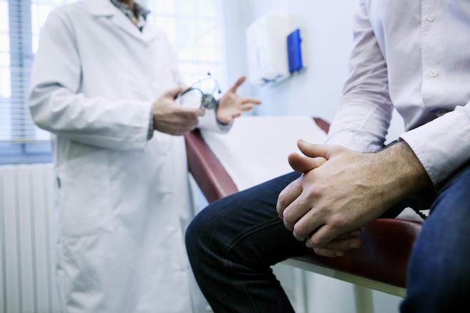 Solo el 17% de hombres van al médico al primer síntoma: tabús y clichés frenan la detección de enfermedades