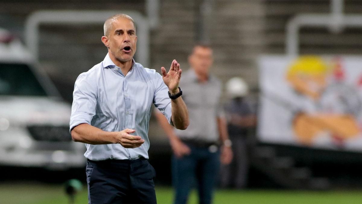 Sylvinho lleva cuatro meses entrenando al Corinthians Sylvinho lleva cuatro meses entrenando al Corinthians