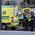El personal sanitario traslada a uno de los heridos en Copenhague.