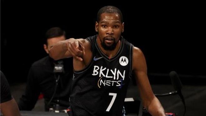 Kevin Durant encabeza el equipo de Estados Unidos de baloncesto para los Juegos Olímpicos (En la imagen: en un partido antes de su lesión) Kevin Durant encabeza el equipo de Estados Unidos de baloncesto para los Juegos Olímpicos (En la imagen: en un partido antes de su lesión)