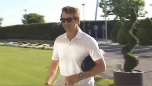Lopetegui, con el libro bajo el brazo Lopetegui, con el libro bajo el brazo