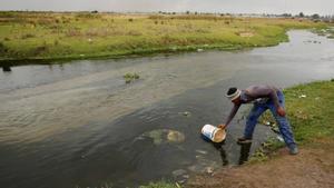 La minería metálica para fabricar baterías contamina los ríos