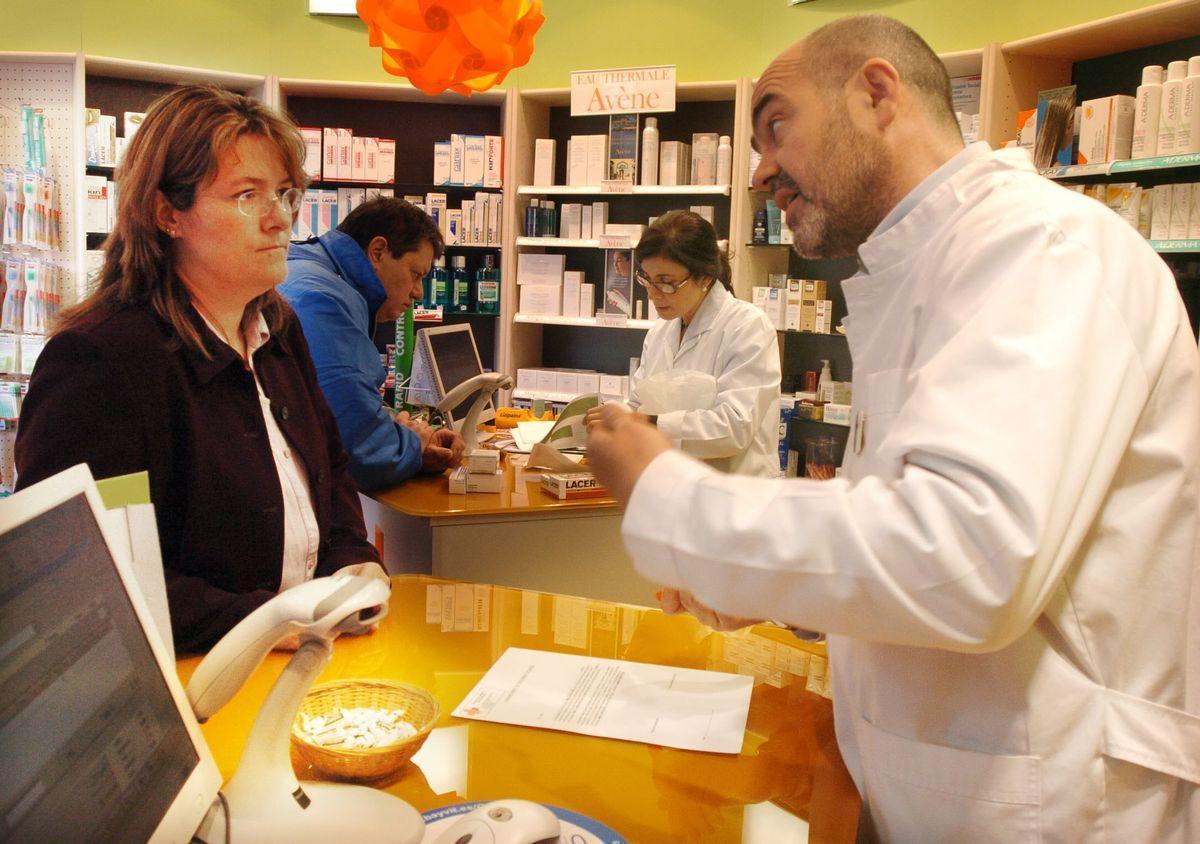 Venta de cannabis en pastillas bajo control hospitalario en una farmacia.