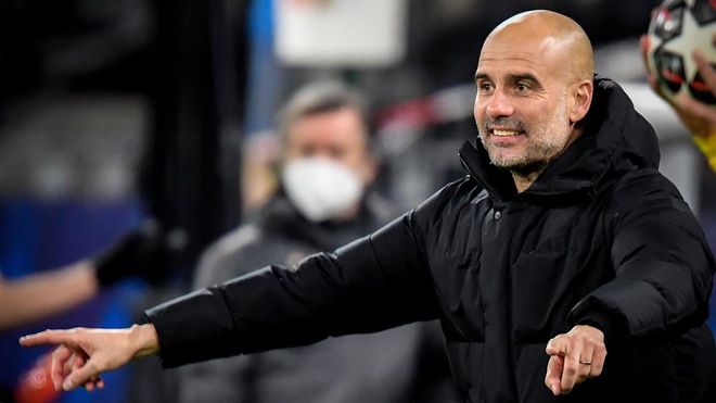 Pep Guardiola en el Signal Iduna Park Pep Guardiola en el Signal Iduna Park