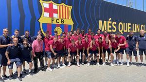 La expedición del Juvenil A del Barça, antes de tomar rumbo a Madrid