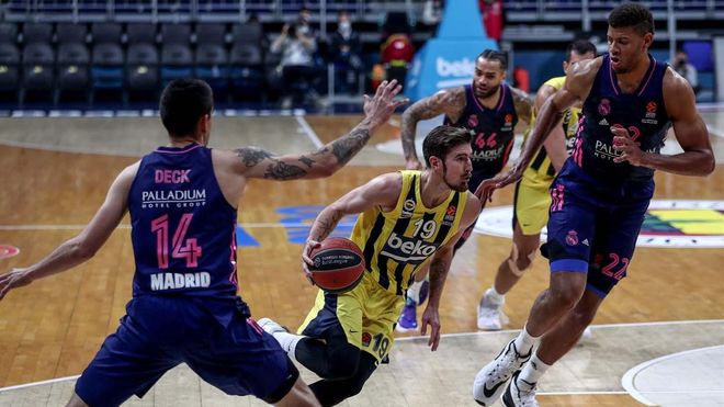 De Colo fue de los pocos que dio la talla en un pésimo Fener De Colo fue de los pocos que dio la talla en un pésimo Fener