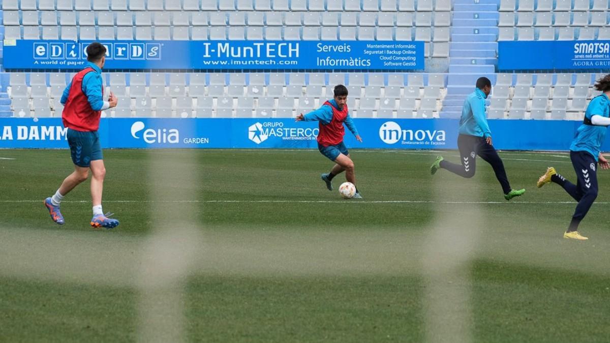 La plantilla del Sabadell, entrenando para el encuentro La plantilla del Sabadell, entrenando para el encuentro