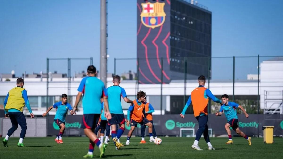 El Barça Atlètic entrenando en la Ciutat Esportiva Joan Gamper