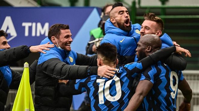 Los jugadores del Inter celebran el gol del Lukaku Los jugadores del Inter celebran el gol del Lukaku