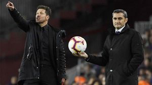 Simeone y Valverde en el duelo del Camp Nou de la pasada temporada Simeone y Valverde en el duelo del Camp Nou de la pasada temporada