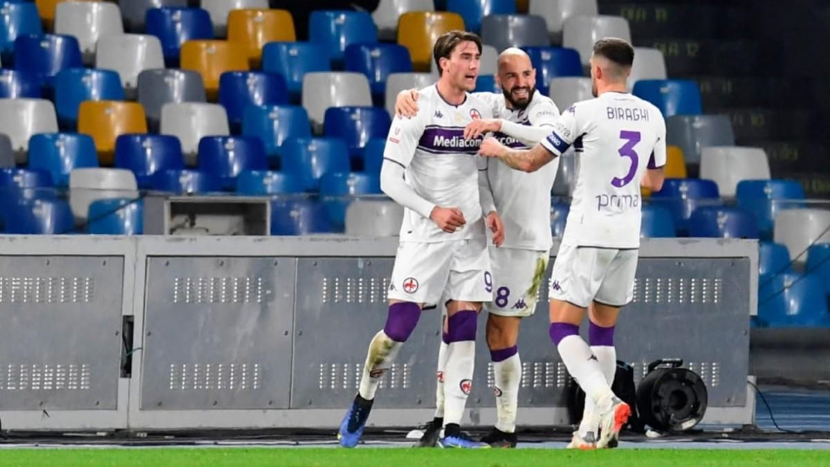 Vlahovic celebra su gol con sus compañeros. Vlahovic celebra su gol con sus compañeros.