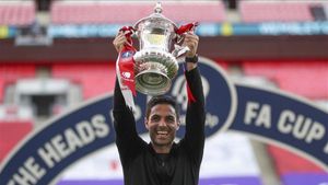 Arteta levantó la FA Cup con el Arsenal Arteta levantó la FA Cup con el Arsenal