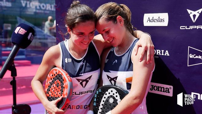 Paula Josemaría y Ari Sánchez tras su victoria en Marbella Paula Josemaría y Ari Sánchez tras su victoria en Marbella