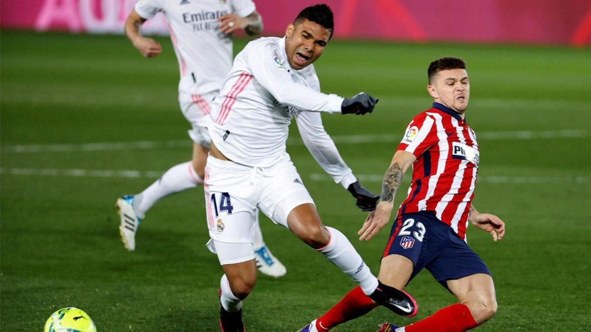 Casemiro adelantó al Madrid en el derbi ante el Atlético Casemiro adelantó al Madrid en el derbi ante el Atlético