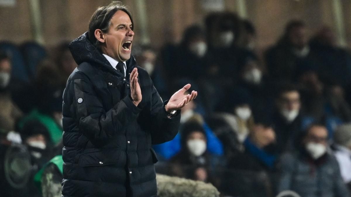 Simone Inzaghi, entrenador del Inter de Milán, durante un partido de la Serie A Simone Inzaghi, entrenador del Inter de Milán, durante un partido de la Serie A