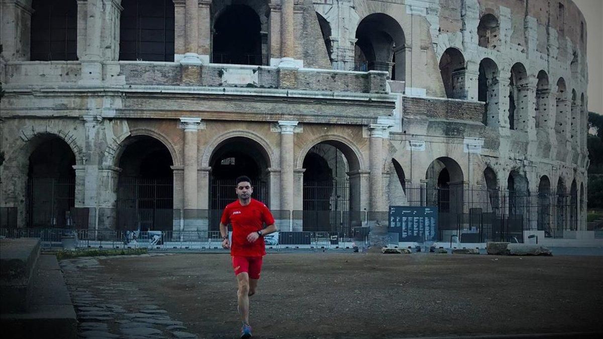 Fernando del Corral corriendo en Roma Fernando del Corral corriendo en Roma