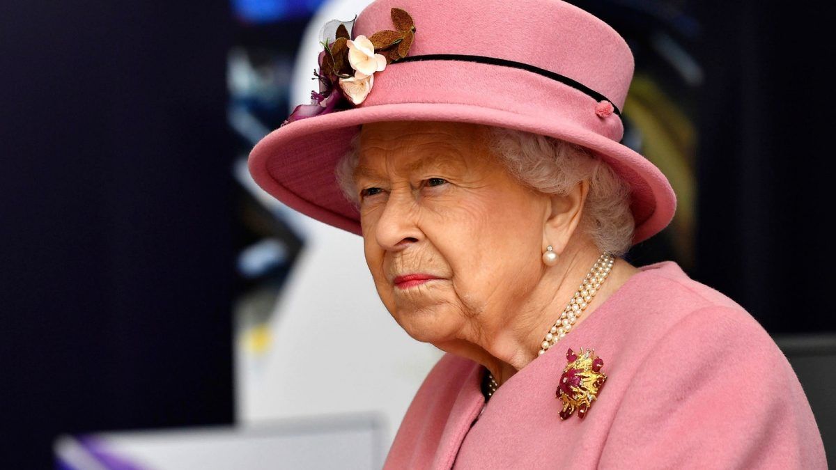 Queen Elizabeth II returns to her duties after her health problems