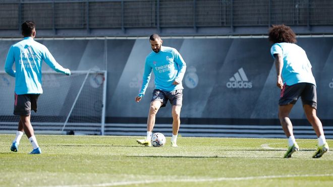 La plantilla madridista completó el segundo entrenamiento de la semana La plantilla madridista completó el segundo entrenamiento de la semana