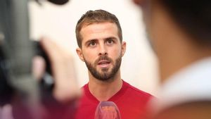 Pjanic, con los medios del club Pjanic, con los medios del club