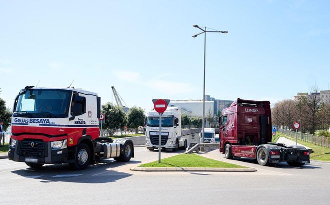 El Gobierno promete a los transportistas un nuevo paquete de ayudas para luchar contra la subida del gasóleo