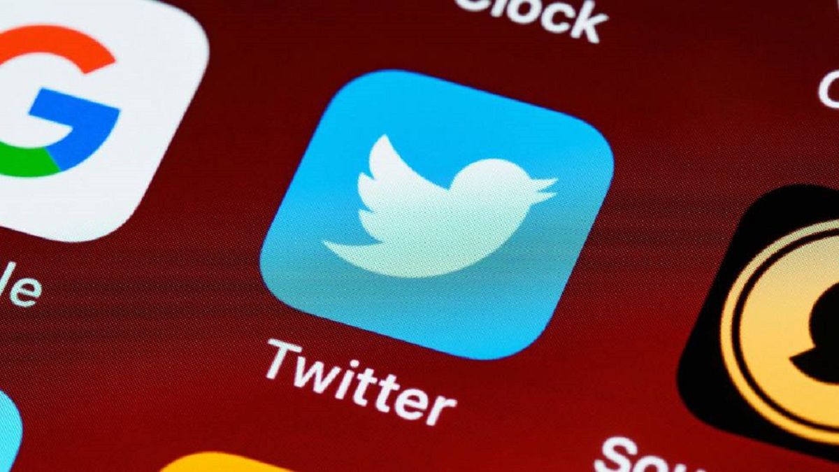 Twitter tests a new alert for sensitive content