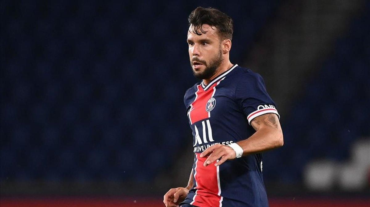 Juan Bernat cumple el primer mes de recuperación tras la grave lesión de rodilla que sufrió ante el Metz Juan Bernat cumple el primer mes de recuperación tras la grave lesión de rodilla que sufrió ante el Metz