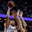Tavares ante Happ en el encuentro