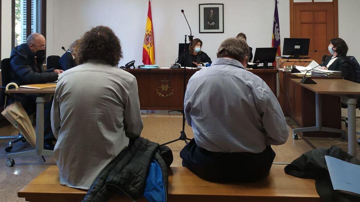 Los dos acusados, durante el juicio celebrado en Palma hace unos días.