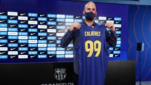Calathes con su camiseta nueva con el dorsal 99 Calathes con su camiseta nueva con el dorsal 99
