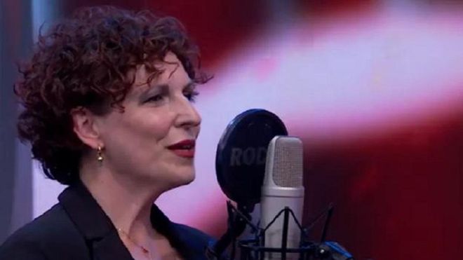 Siri visita El Hormiguero y confiesa que la han jubilado Siri visita El Hormiguero y confiesa que la han jubilado